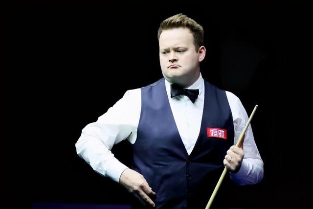 在背靠背比 在背靠背比