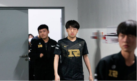 随后一个急 随后一个急