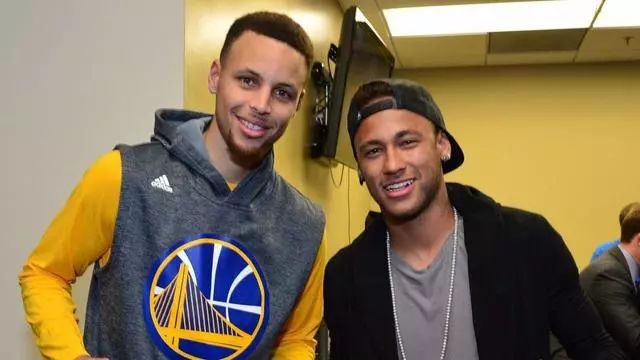 球迷要包容 球迷要包容